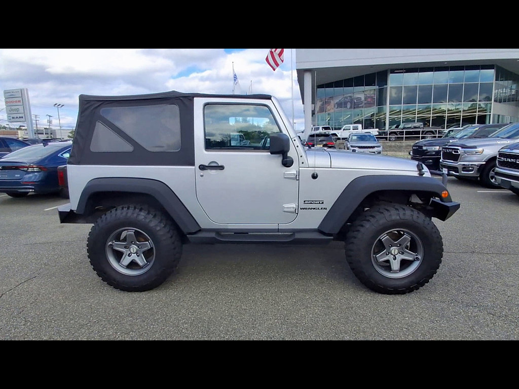 Used 2012 Jeep Wrangler Sport AWD/4WD image 9