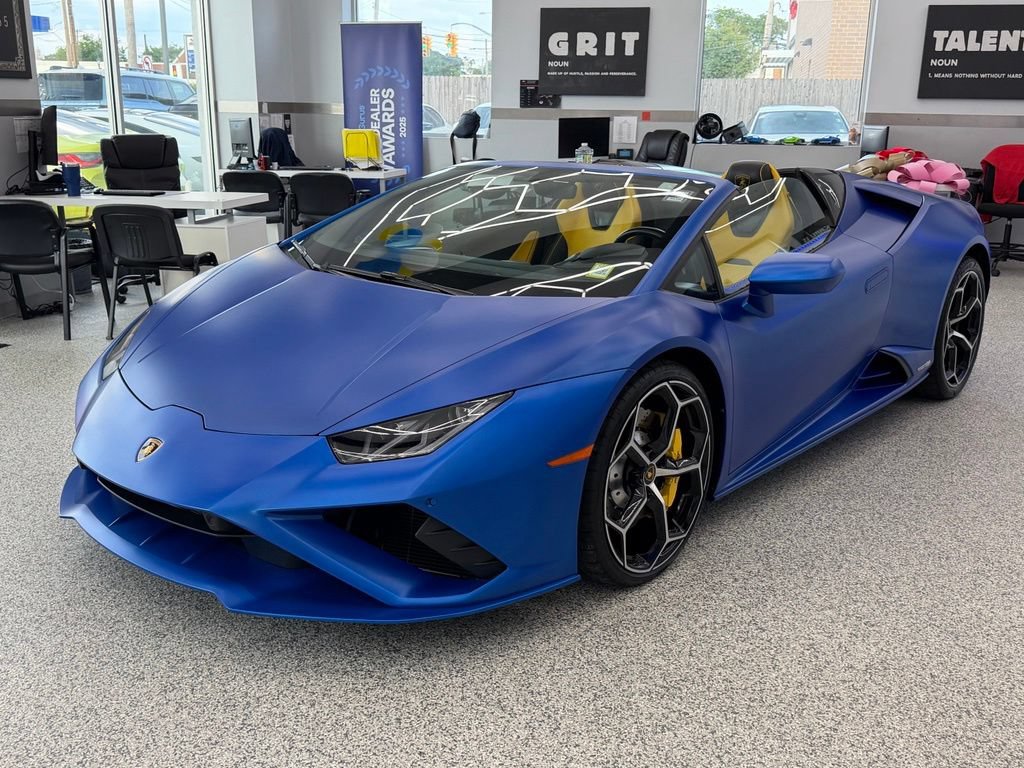 Used 2022 Lamborghini Huracan EVO RWD image 3