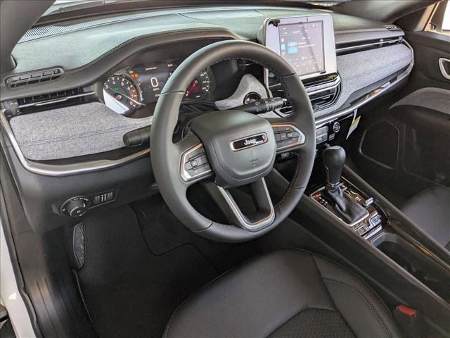 New 2025 Jeep Compass Latitude image 3