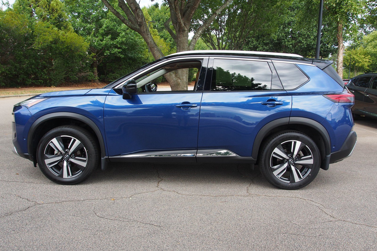 Used 2023 Nissan Rogue Platinum AWD/4WD image 4