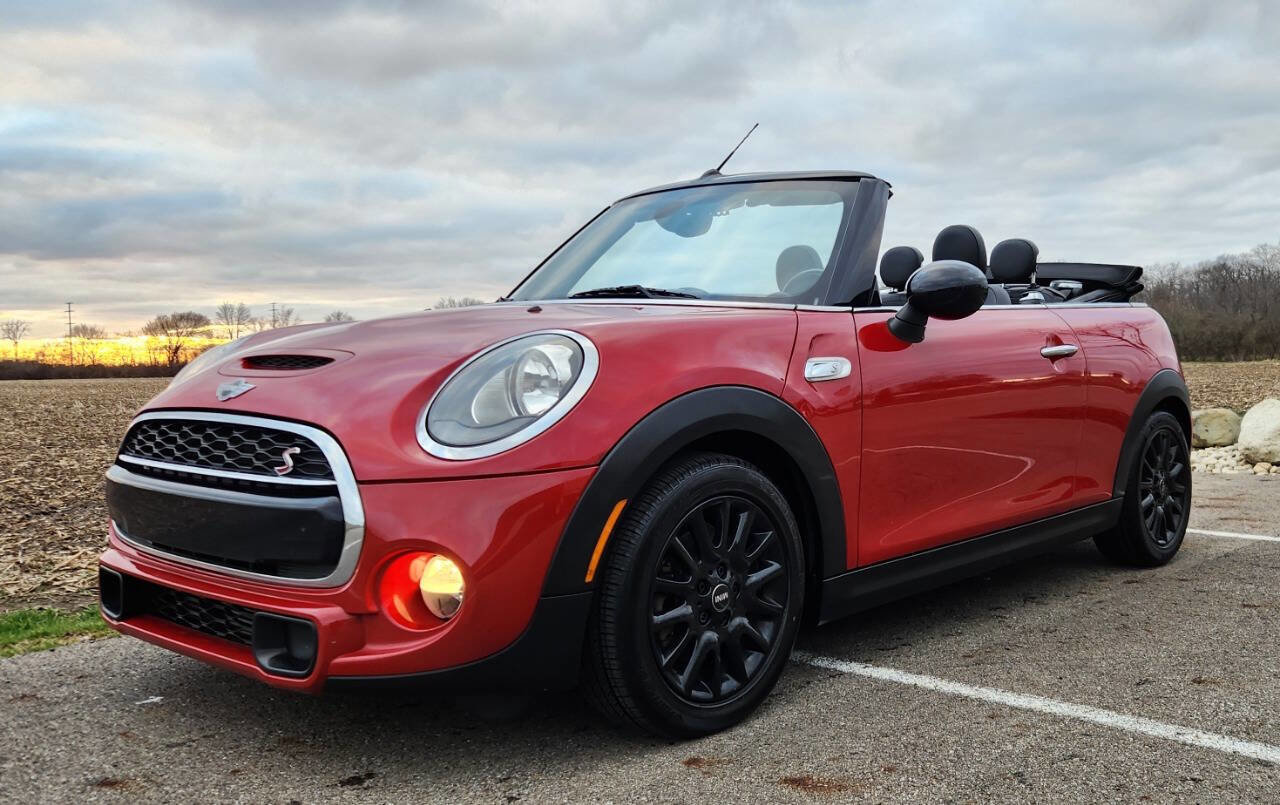 Used 2017 MINI Cooper S image 1