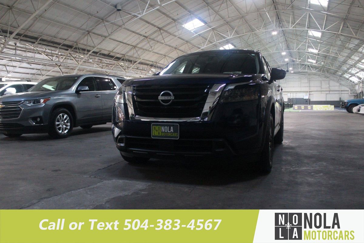 Used 2024 Nissan Pathfinder SV image 3