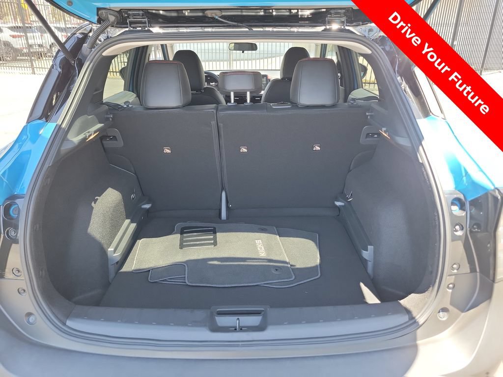 Certified 2025 Nissan Kicks SR FWD image 27