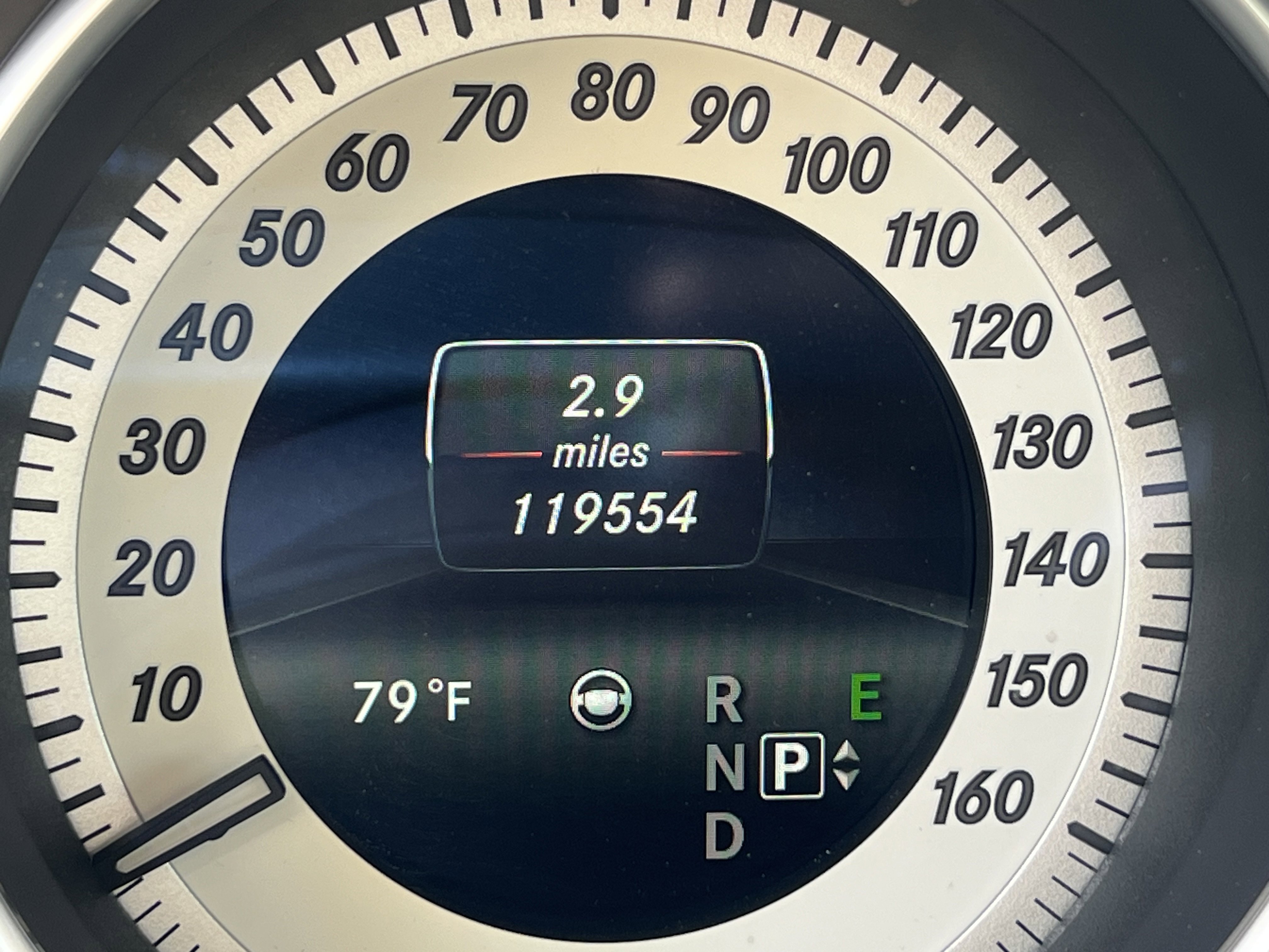 Used 2015 Mercedes-Benz E 400 Sedan w/ Driver Assistance Package image 23