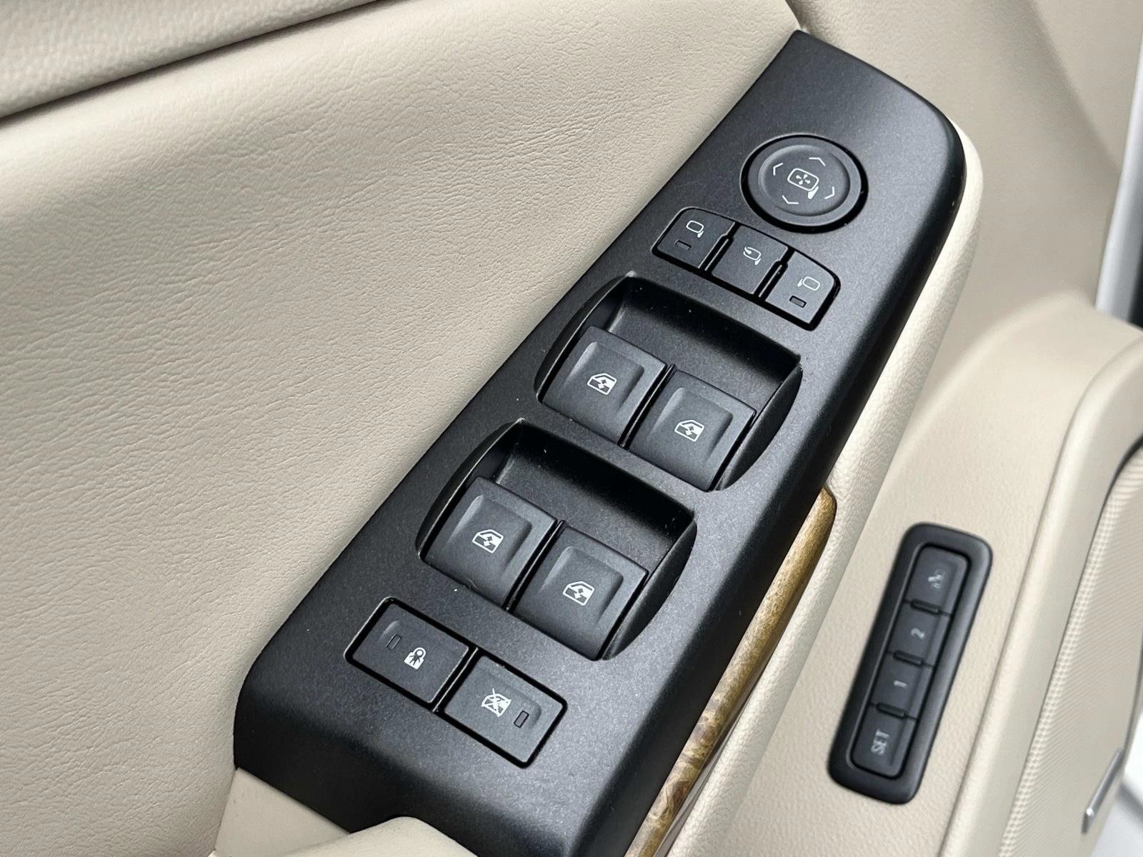 Used 2017 GMC Yukon Denali w/ Open Road Package image 31