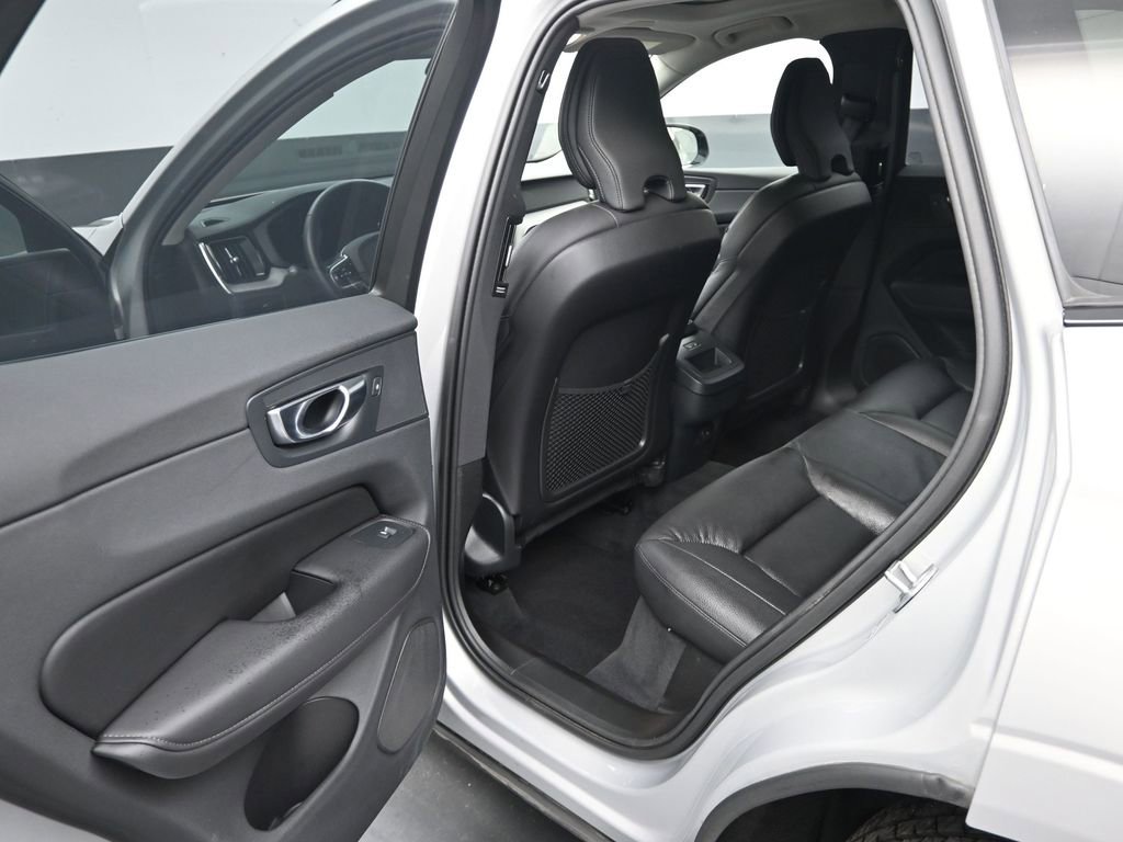Used 2025 Volvo XC60 B5 Plus image 11