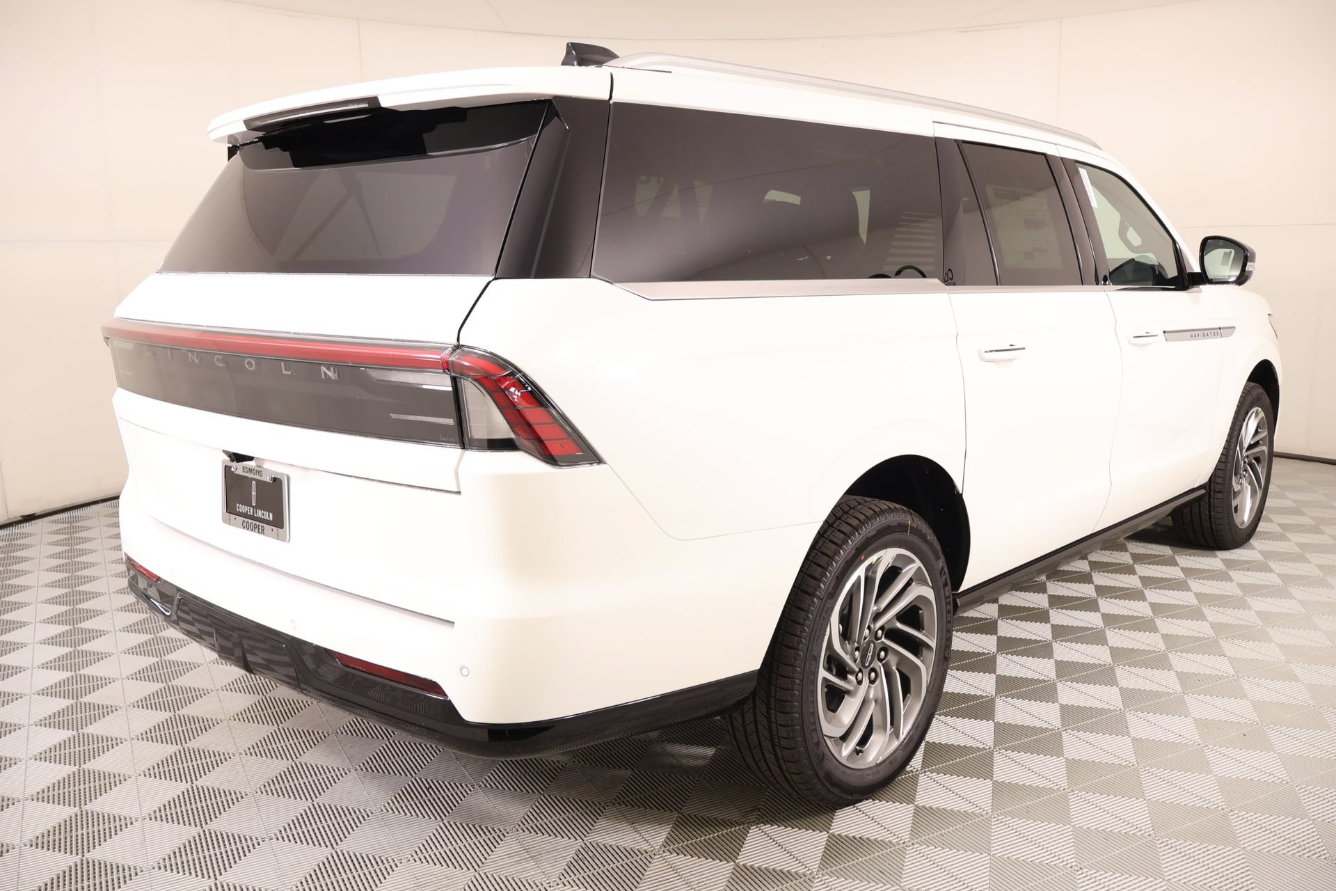New 2026 Lincoln Navigator L Reserve AWD/4WD image 23