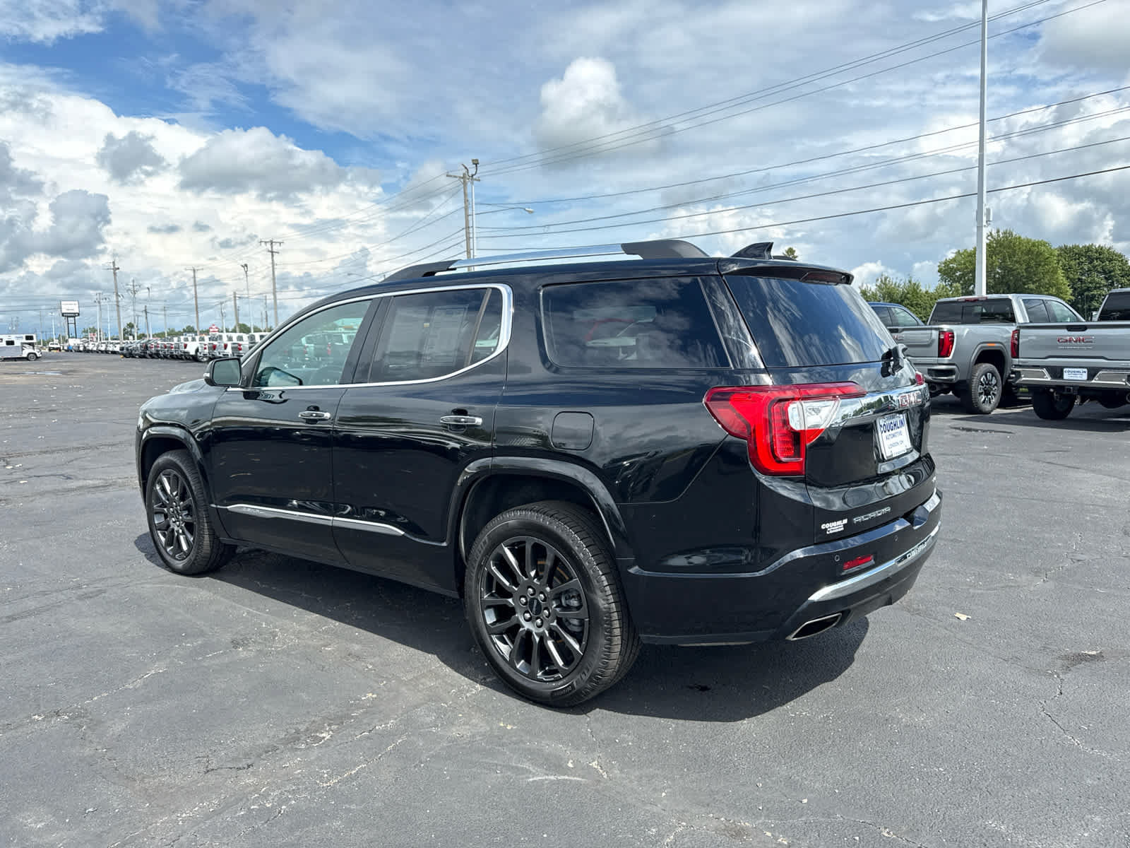Certified 2023 GMC Acadia Denali w/ Black Diamond Edition AWD/4WD image 3