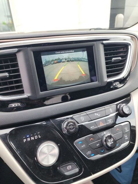 Used 2018 Chrysler Pacifica LX image 15