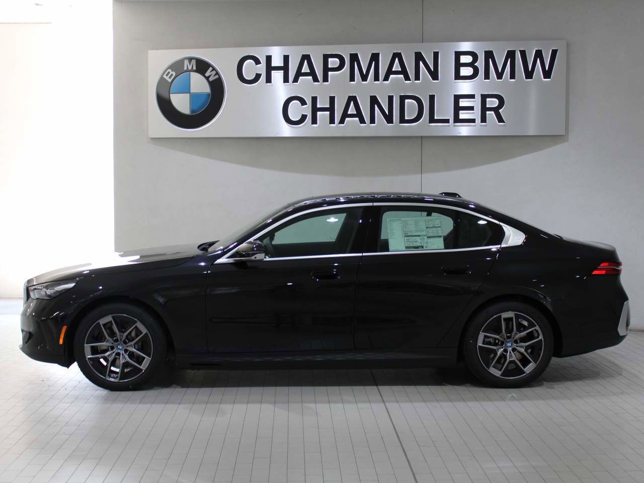Used 2024 BMW i5 eDrive40i w/ Premium Package image 3