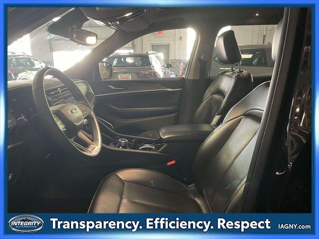 Used 2023 Jeep Grand Cherokee L Limited AWD/4WD image 16
