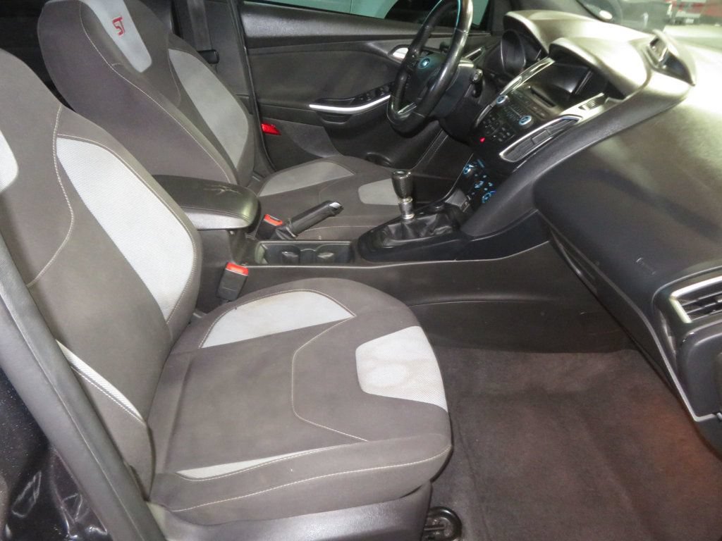 Used 2016 Ford Focus ST FWD image 31