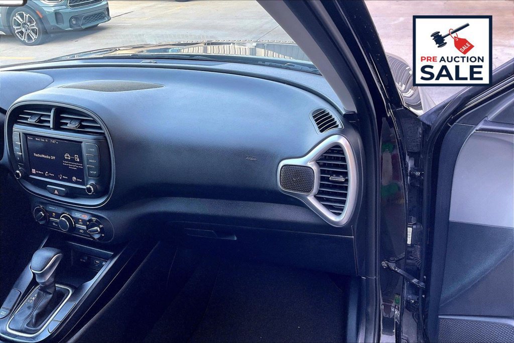Used 2025 Kia Soul LX w/ LX Technology Package FWD image 15