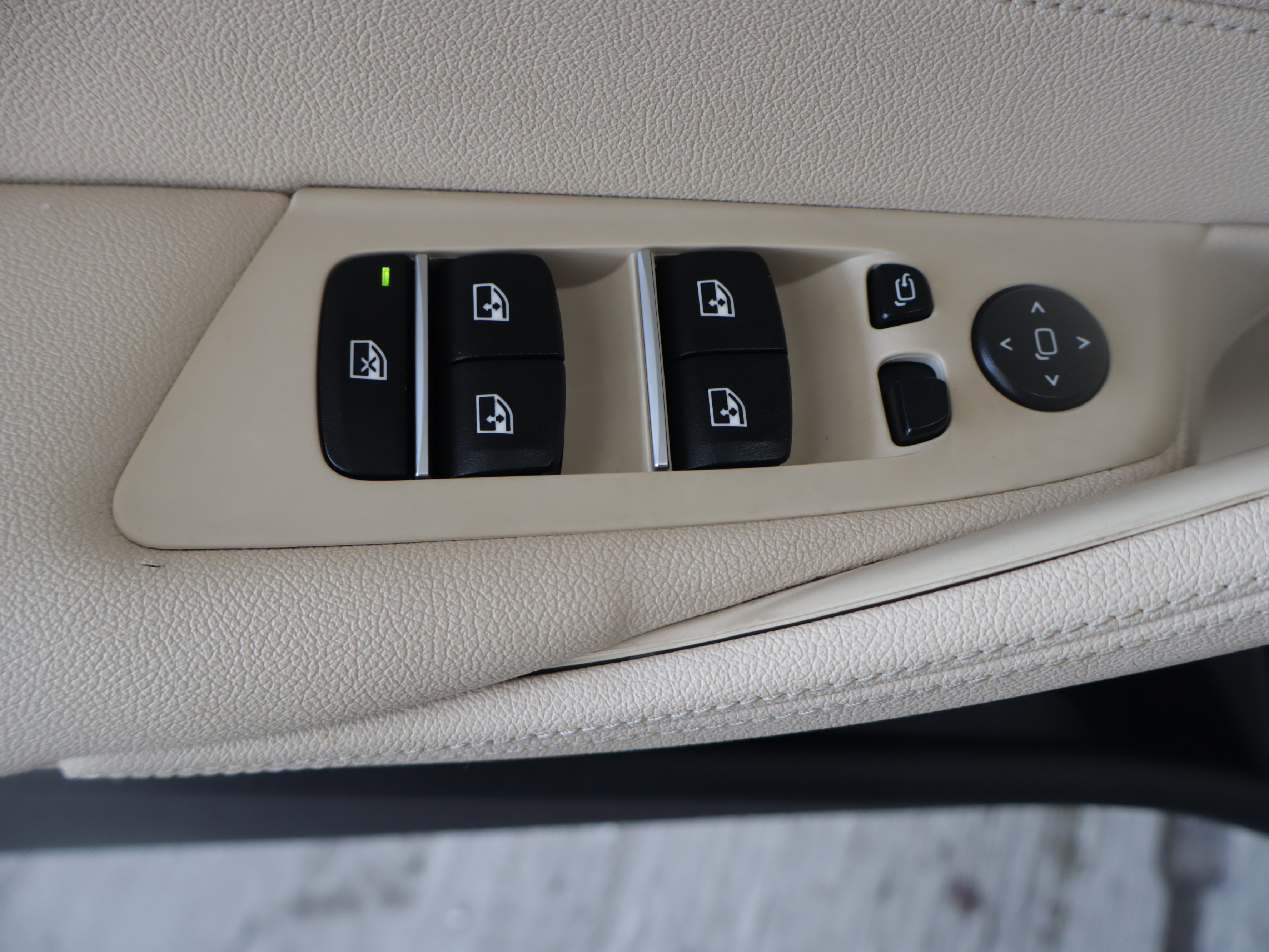 Used 2019 BMW 530i xDrive w/ Convenience Package image 13