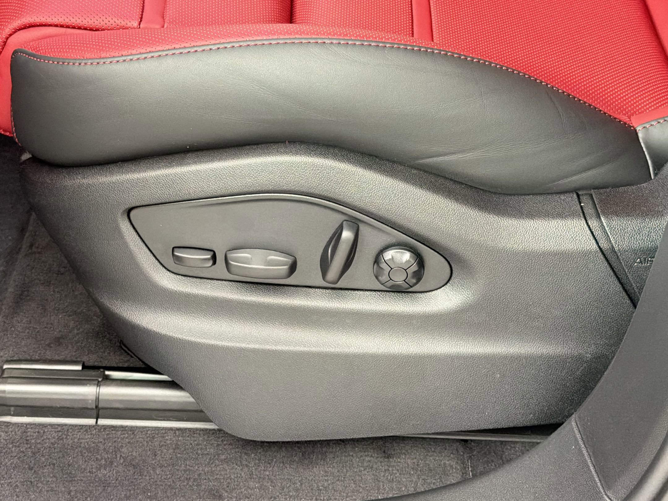 New 2026 Porsche Cayenne Coupe AWD/4WD image 16