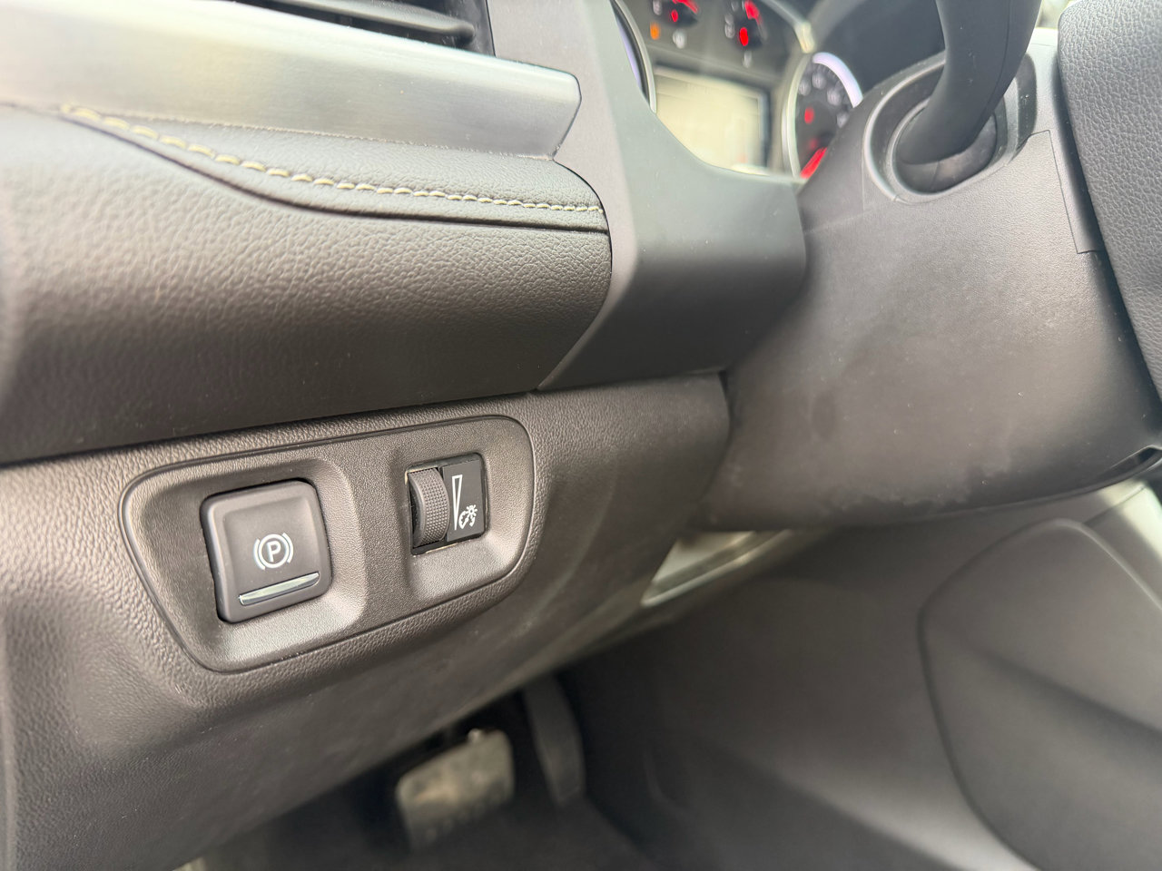 Used 2019 GMC Acadia SLT image 25