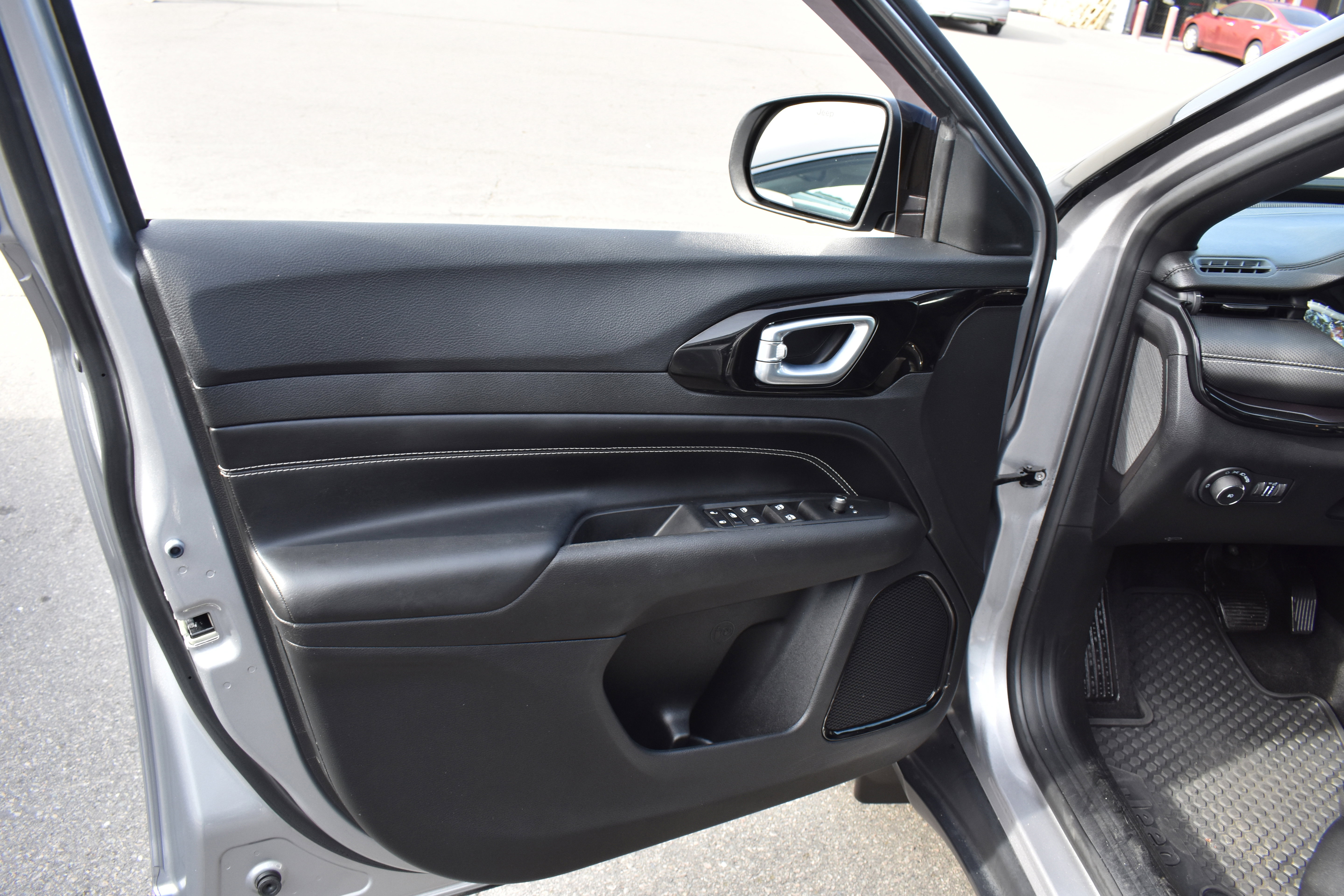 Used 2022 Jeep Compass Altitude w/ Convenience Group image 24