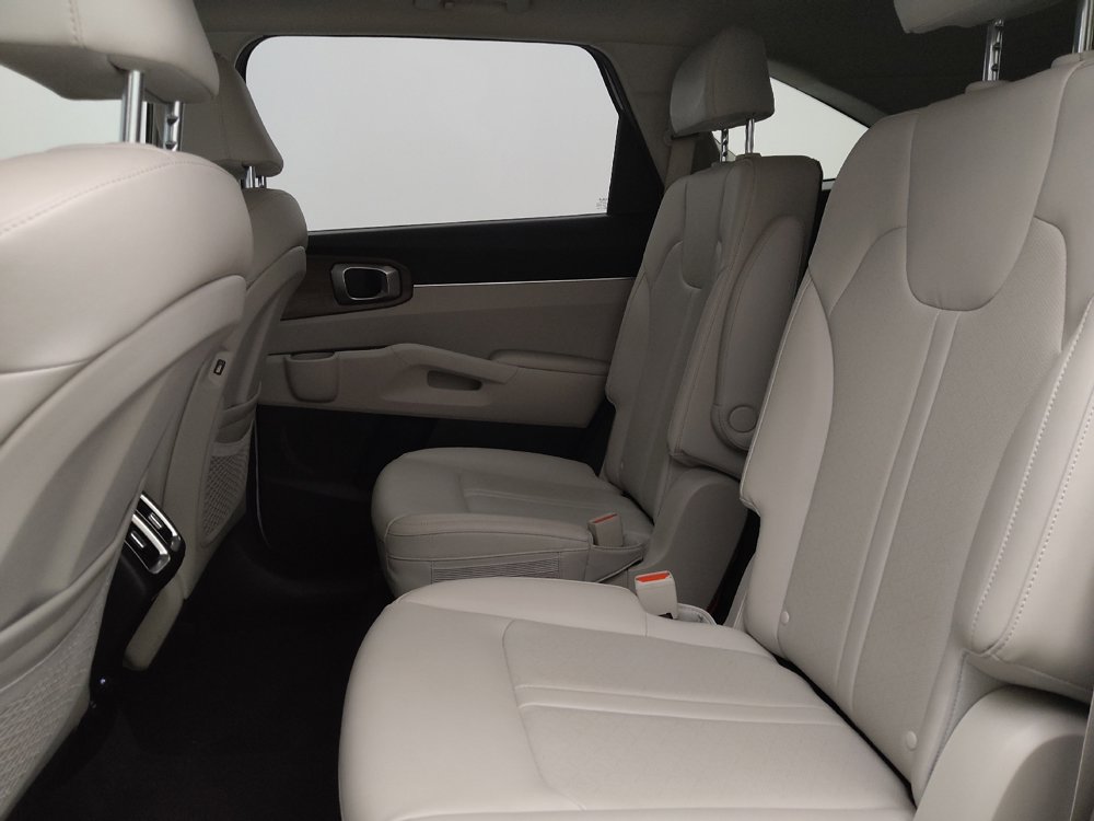 Used 2023 Kia Sorento EX w/ Panoramic Sunroof Package image 18