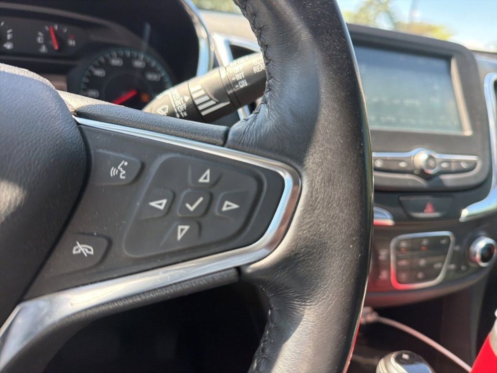 Used 2018 Chevrolet Equinox LT FWD image 25