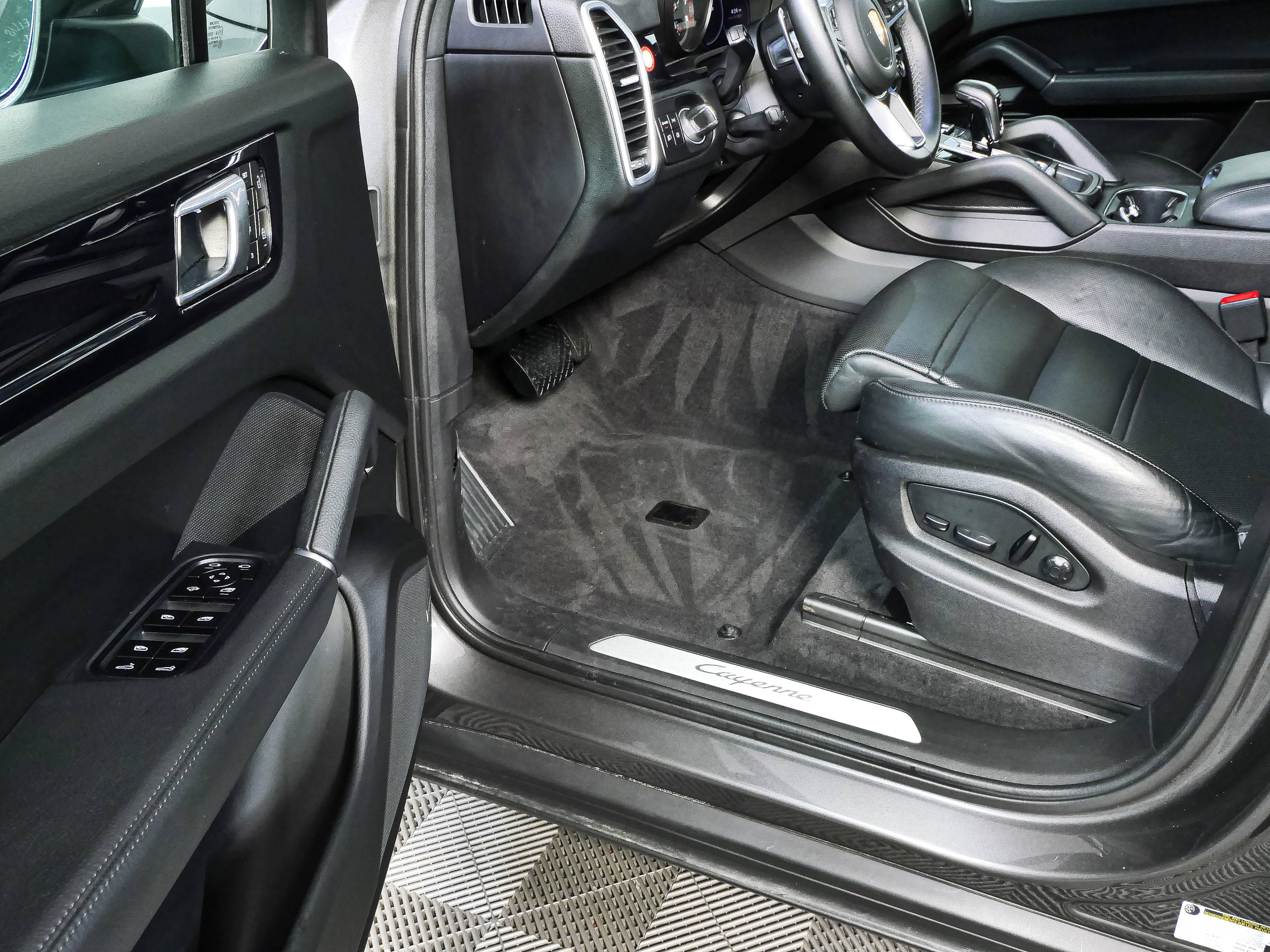 Certified 2022 Porsche Cayenne Coupe AWD/4WD image 8