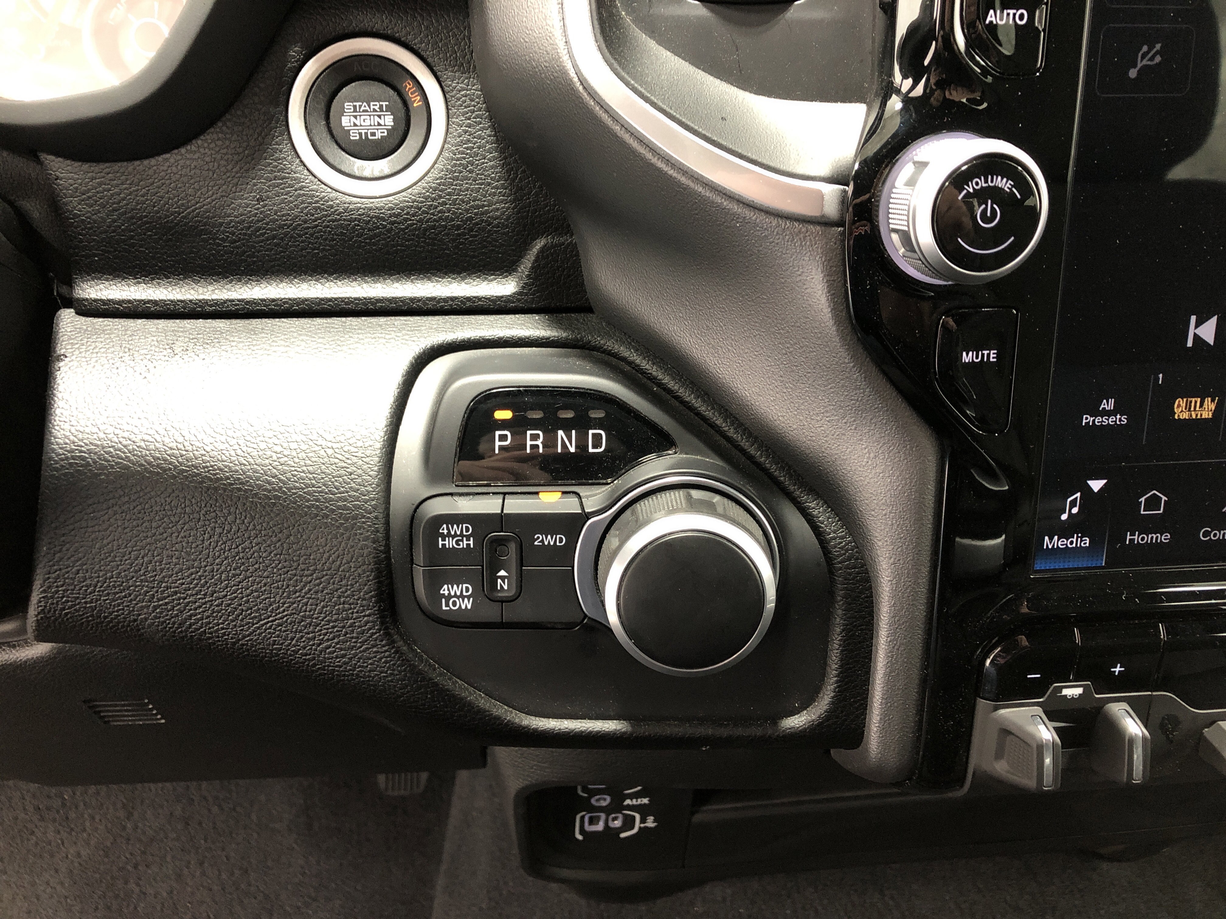 Certified 2024 RAM 2500 Big Horn w/ Night Edition AWD/4WD image 19