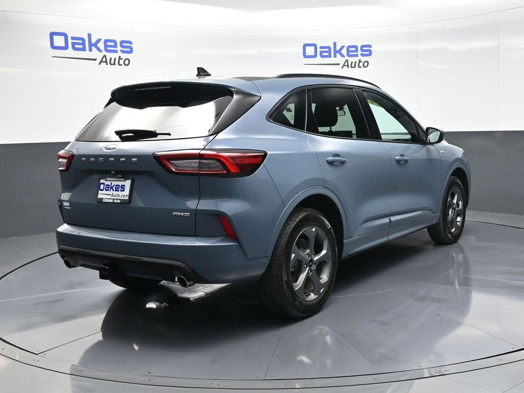 Used 2024 Ford Escape ST-Line Select w/ Class II Trailer Tow Package image 7