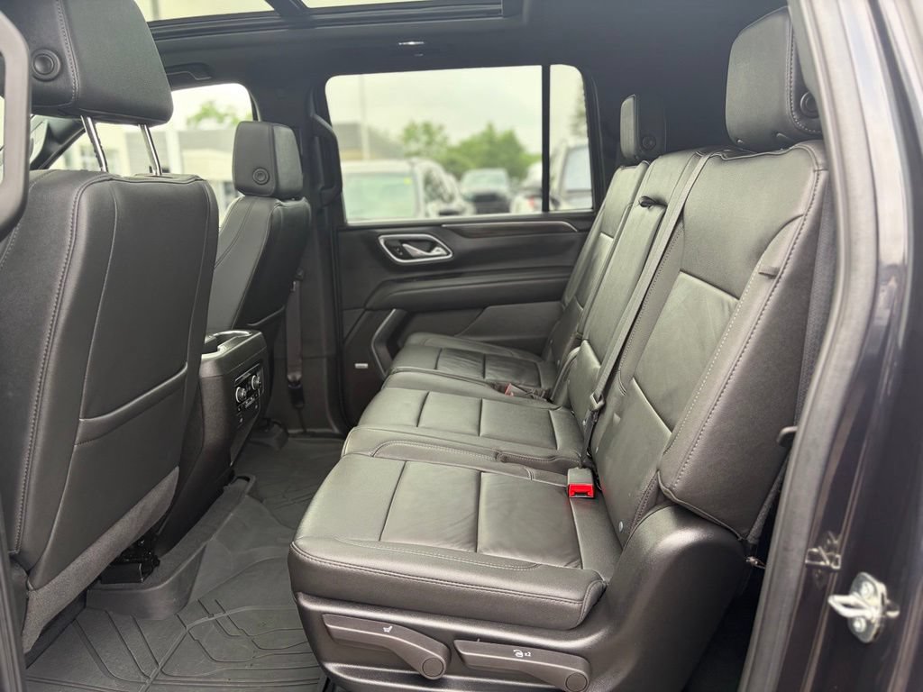 Used 2024 Chevrolet Suburban Z71 w/ Luxury Package AWD/4WD image 16