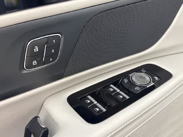 New 2026 Lincoln Nautilus Premier AWD/4WD image 16