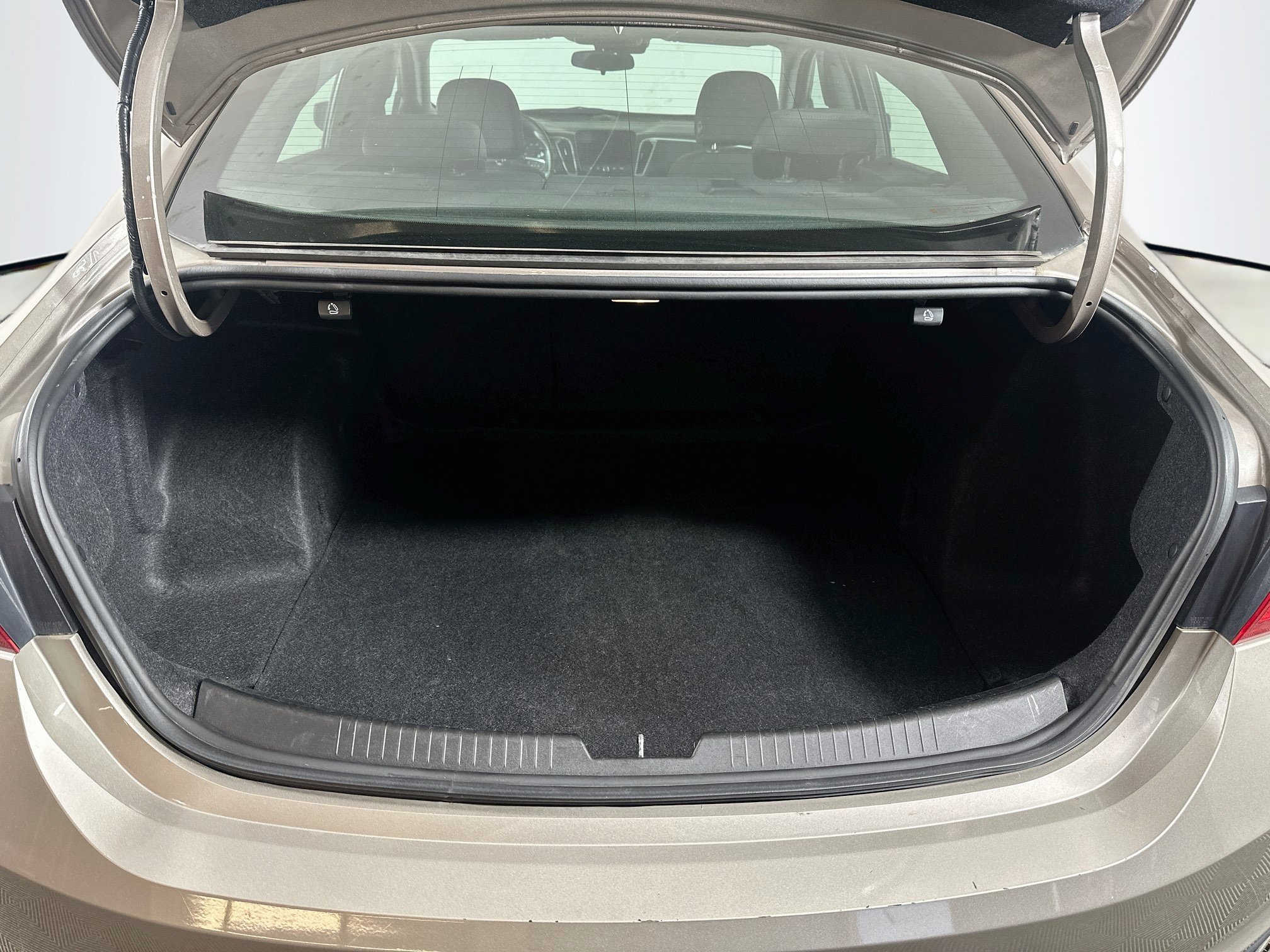 Used 2023 Chevrolet Malibu LT FWD image 24