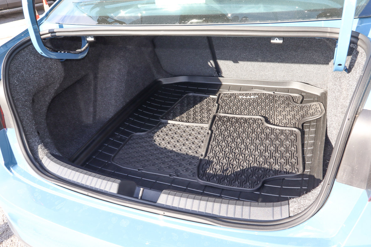 Used 2025 Volkswagen Jetta SE image 9