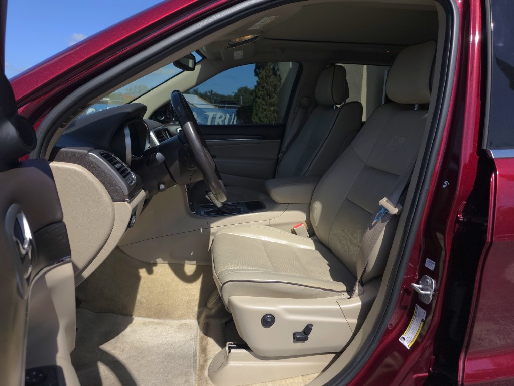 Used 2018 Jeep Grand Cherokee Overland RWD image 11