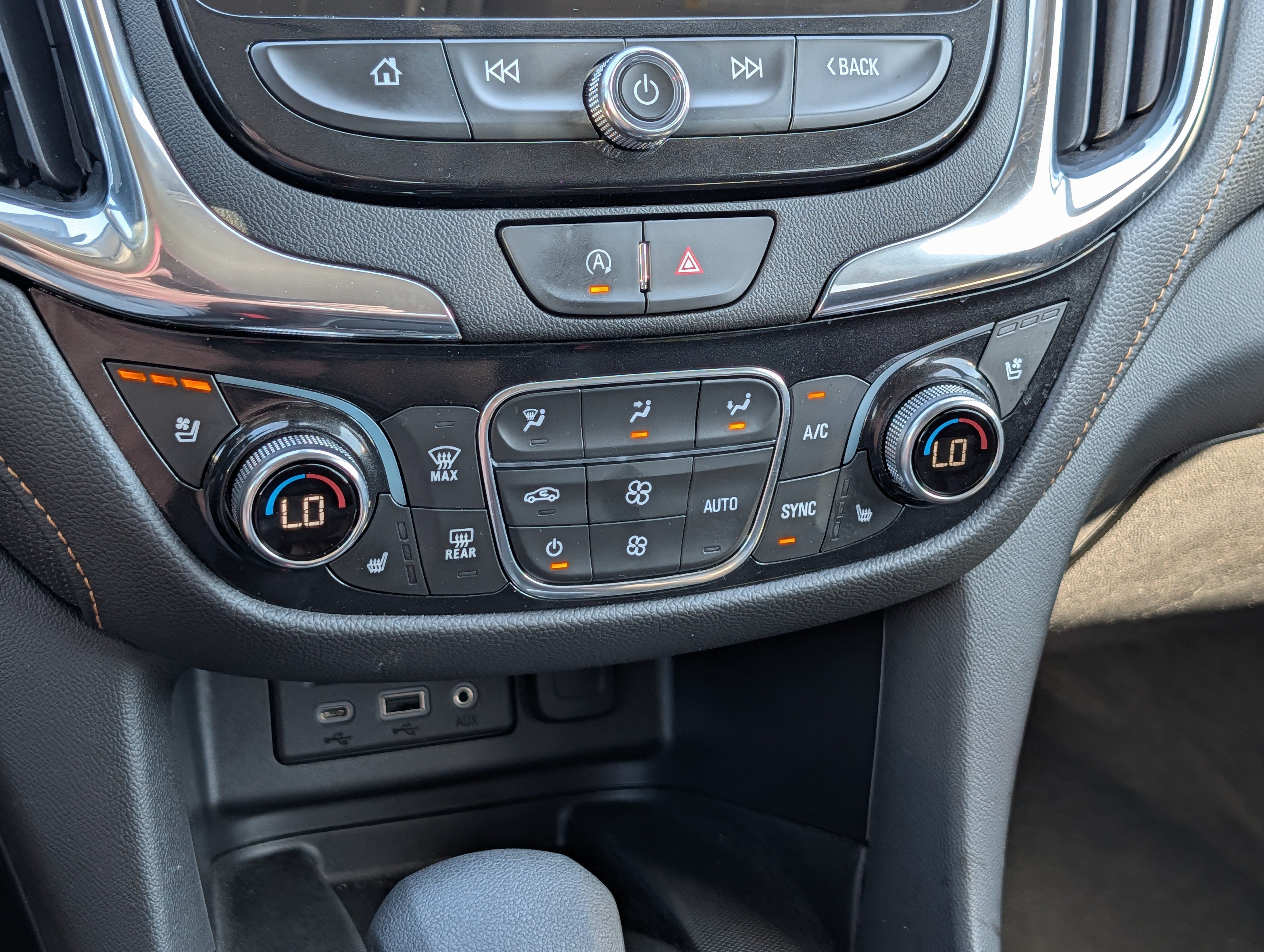 Used 2022 Chevrolet Equinox Premier AWD/4WD image 23