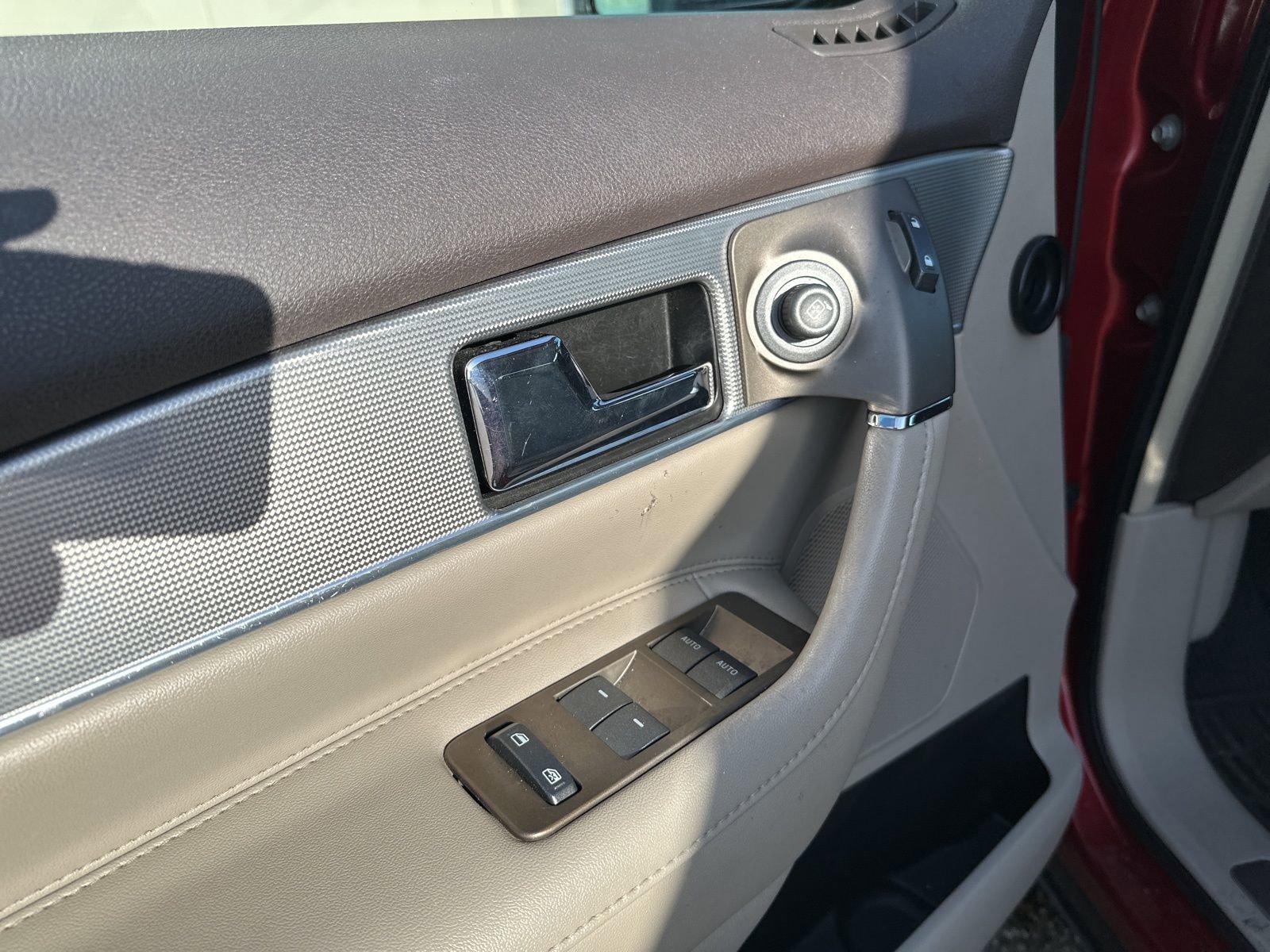 Used 2014 Lincoln MKX FWD w/ Equipment Group 102A image 13