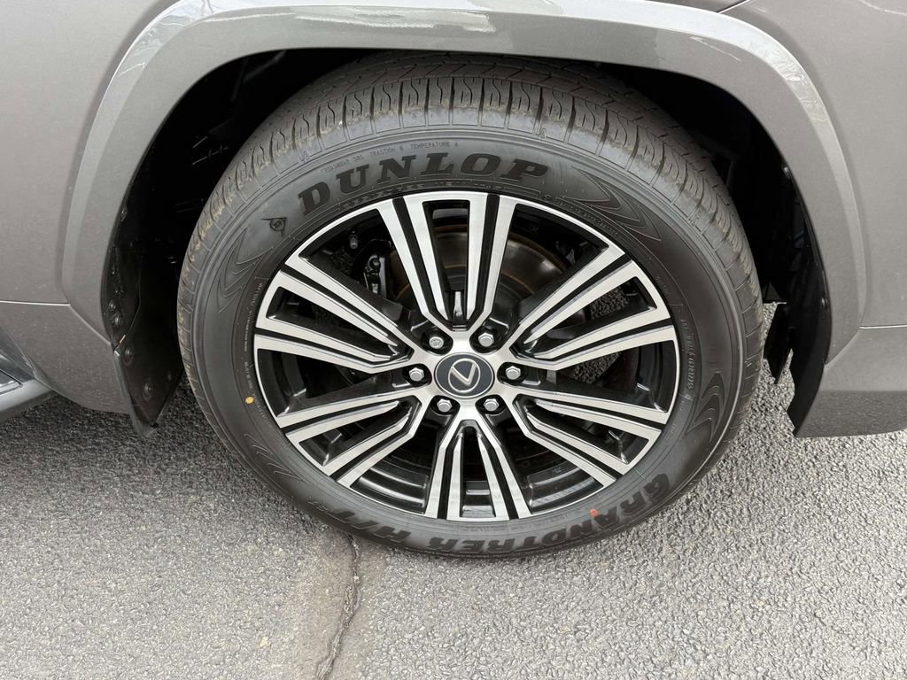 Used 2025 Lexus LX 600 4WD w/ Accessory Package (Z1) image 7