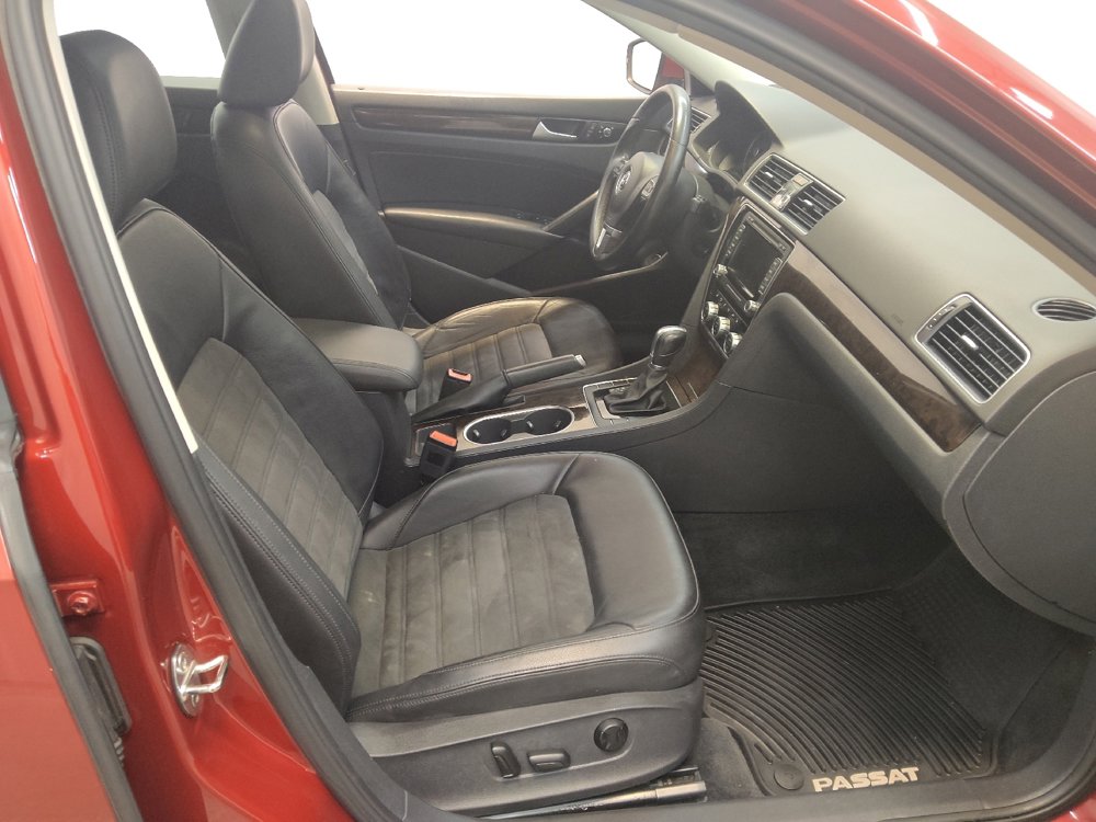 Used 2015 Volkswagen Passat 1.8T SEL Premium image 21