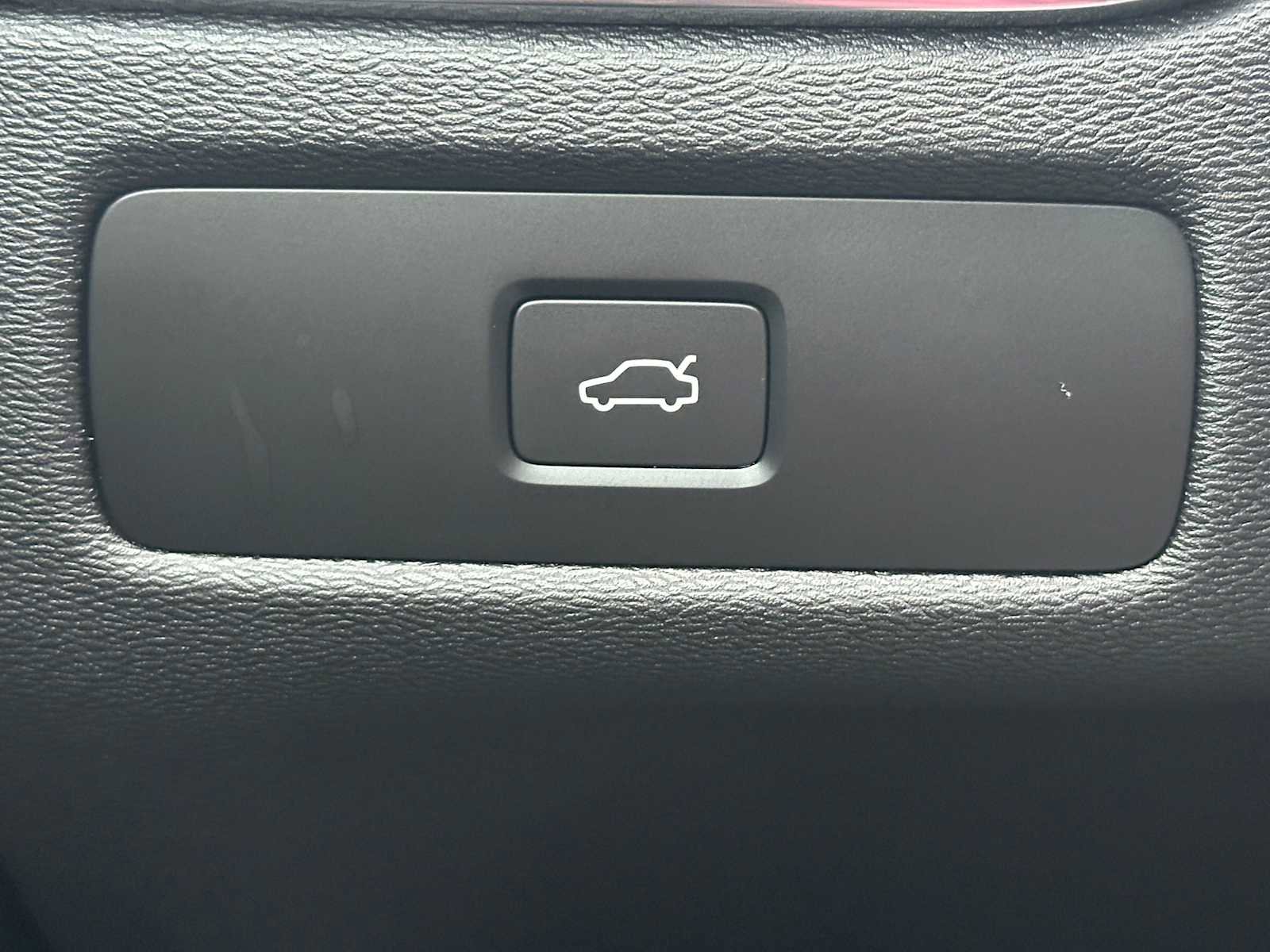 Used 2025 Volvo XC60 B5 Core w/ Protection Package Premier image 32