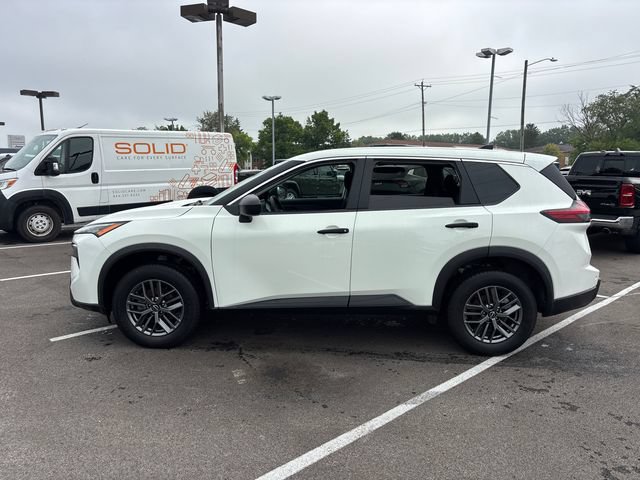 Used 2024 Nissan Rogue S FWD image 3