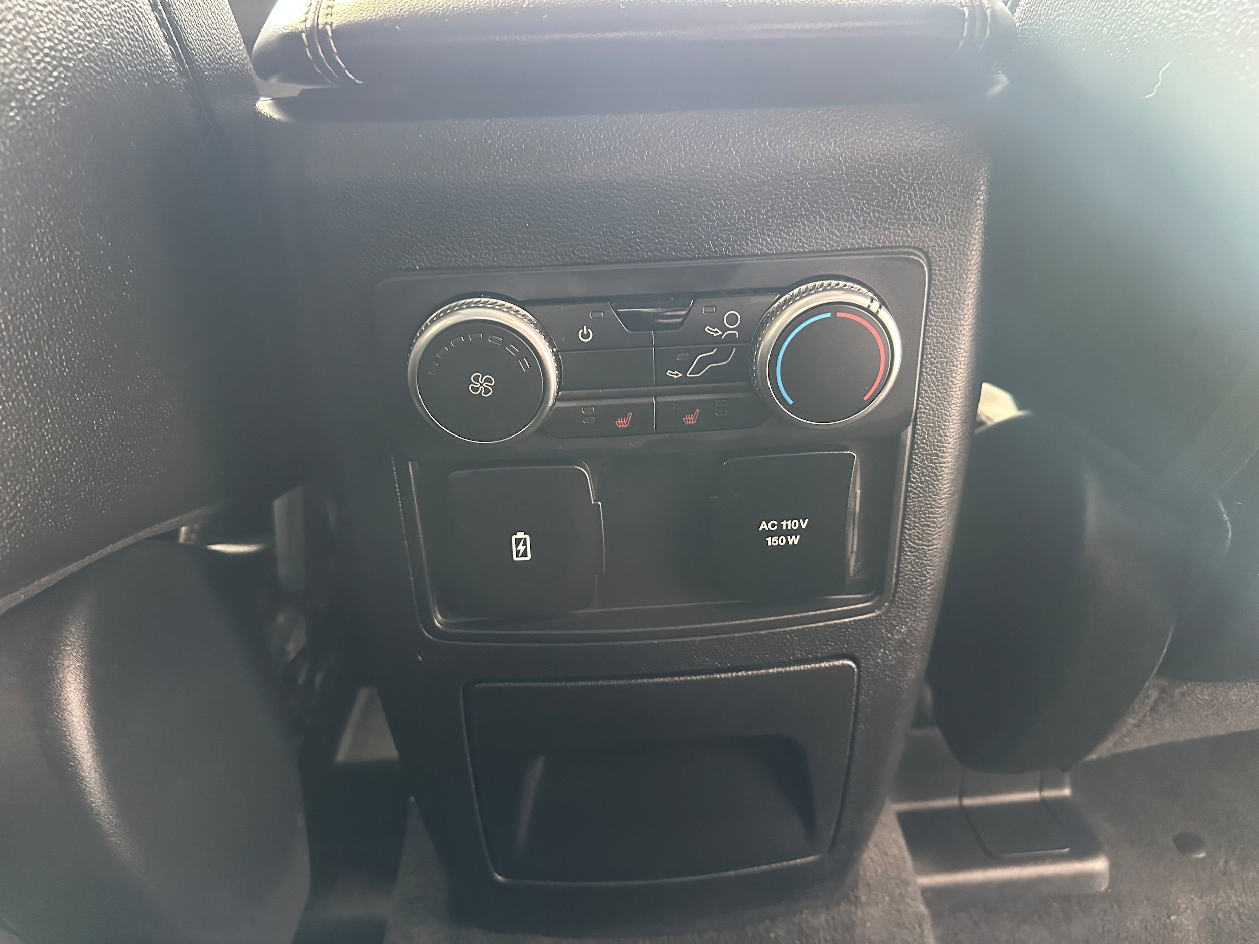 Used 2022 Ford Explorer Limited w/ Equipment Group 301A AWD/4WD image 16