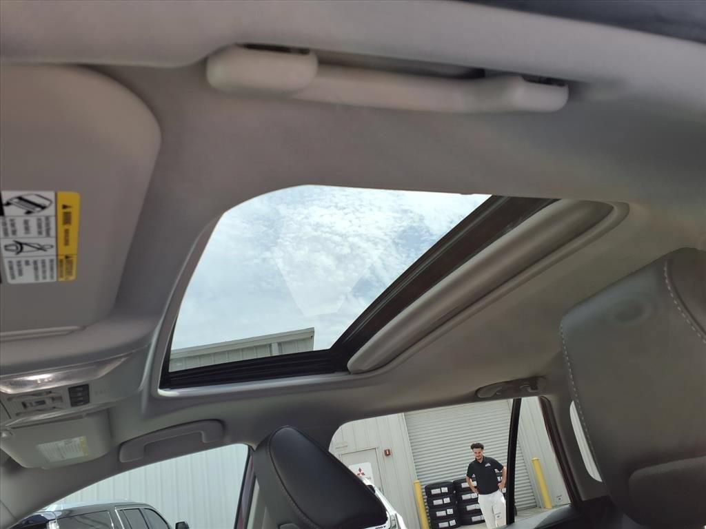Used 2022 Toyota RAV4 Limited AWD/4WD image 23