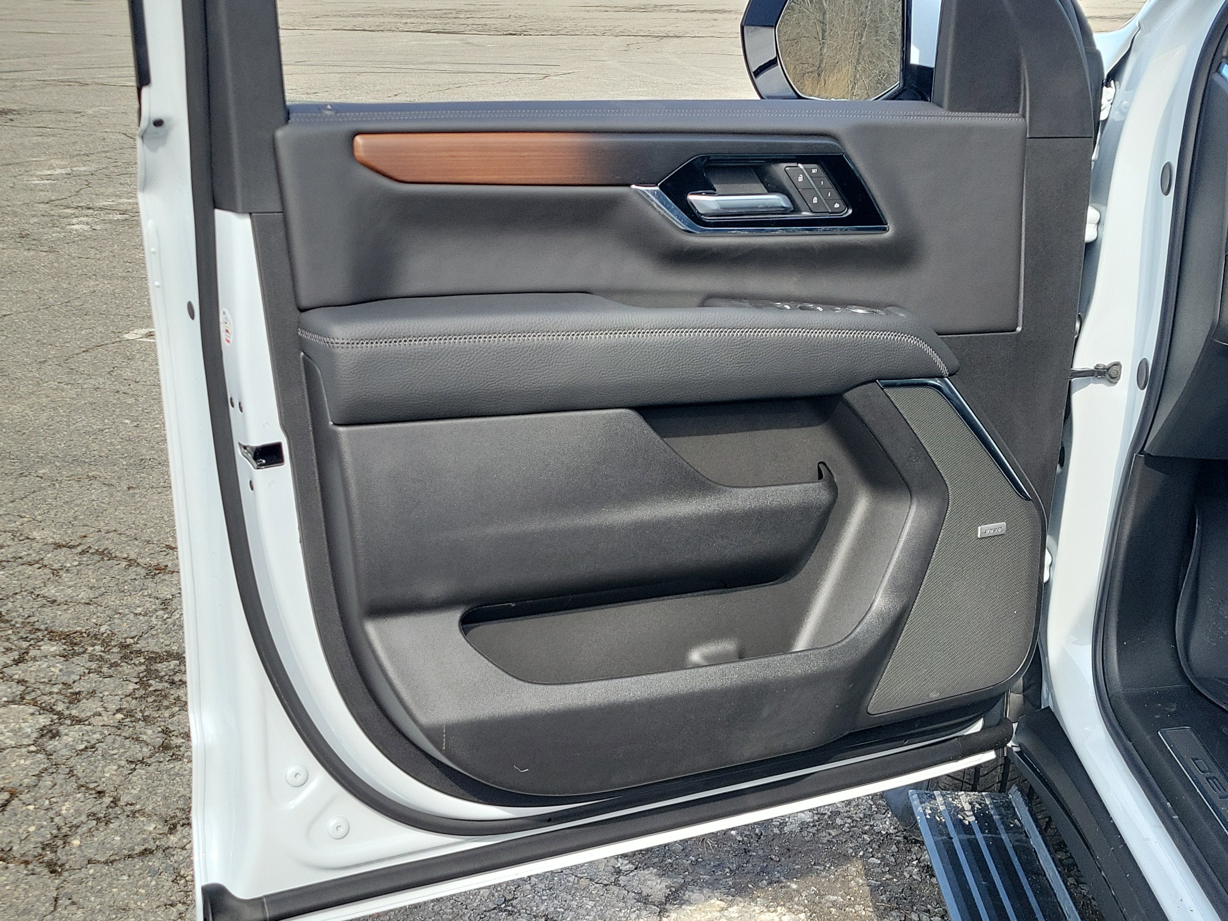 New 2026 GMC Yukon XL Denali w/ Sun & Power Step Package AWD/4WD image 17