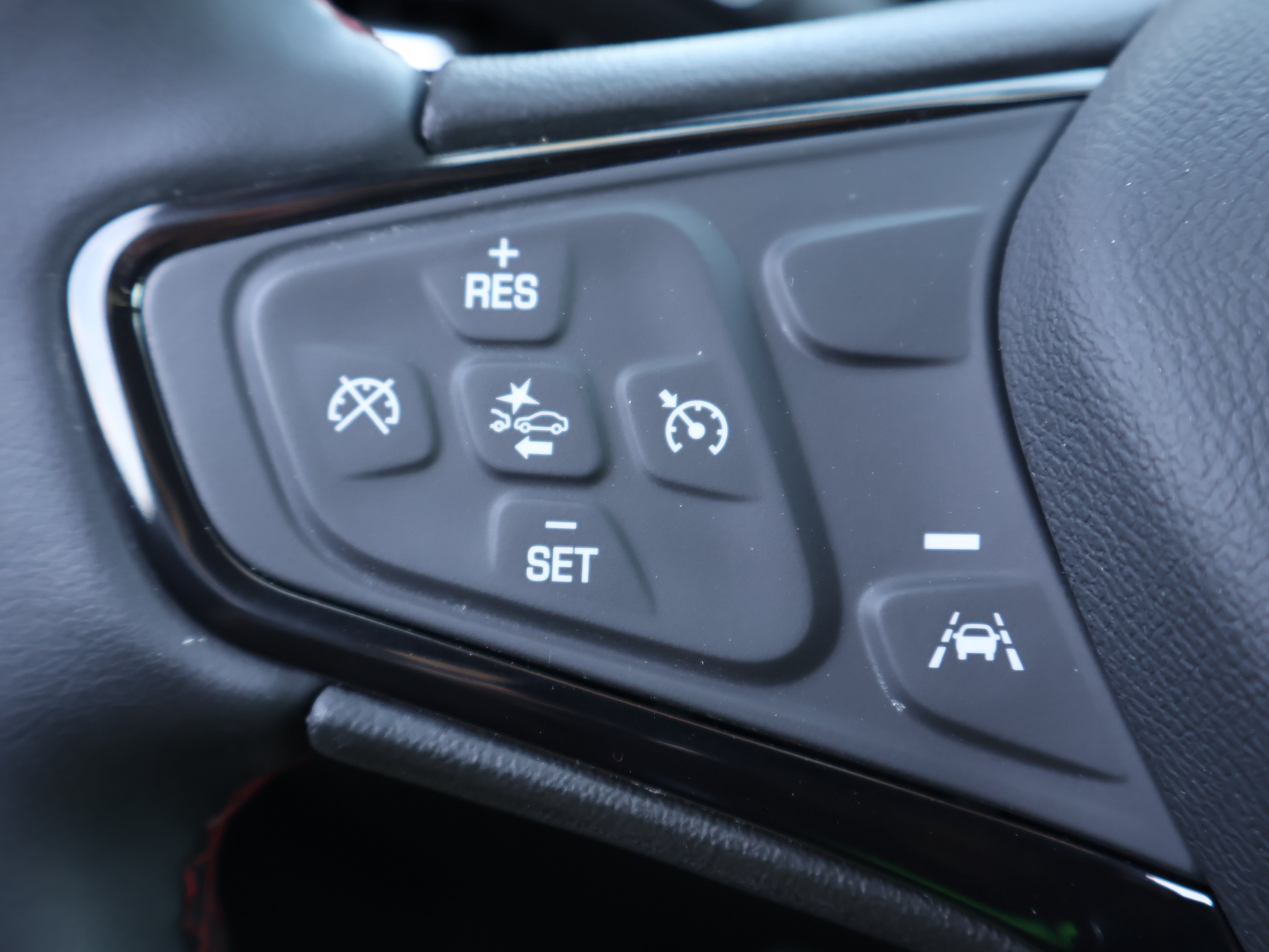 Used 2023 Chevrolet Equinox RS w/ LPO, Floor Liner Package AWD/4WD image 34
