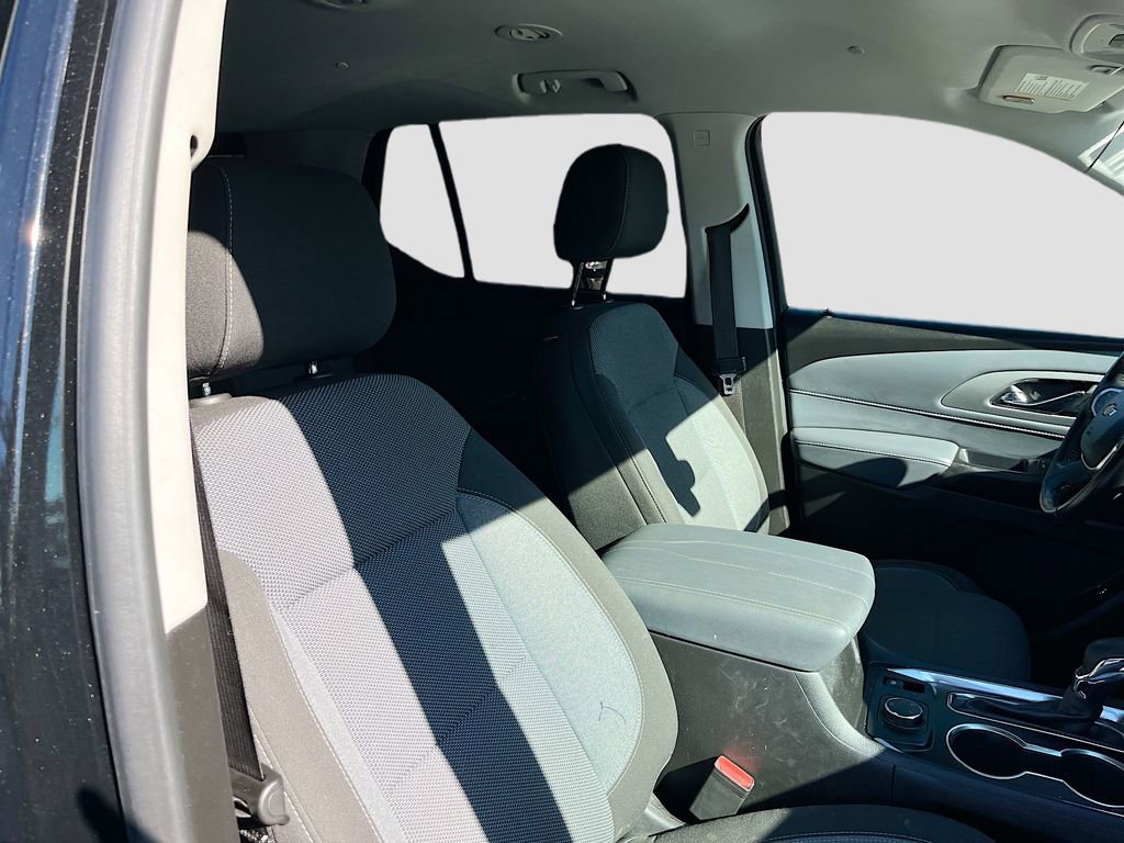 Used 2021 Chevrolet Traverse LT image 28