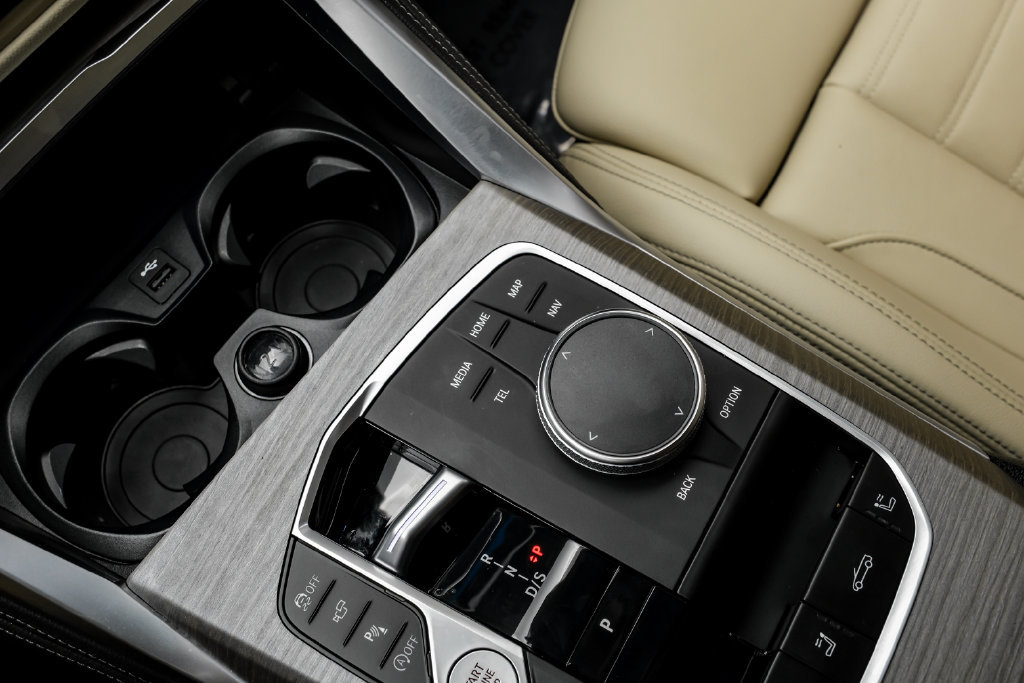 Used 2025 BMW M440i Convertible w/ Premium Package RWD image 36