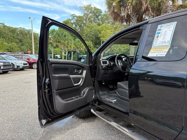 Used 2018 Nissan Titan SV AWD/4WD image 10