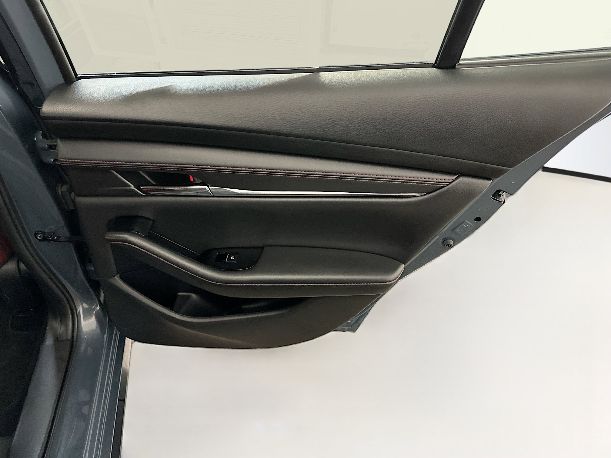 Used 2024 MAZDA MAZDA3 s image 32