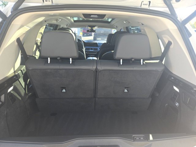 Used 2022 BMW X7 xDrive40i w/ Parking Assistance Package AWD/4WD image 13