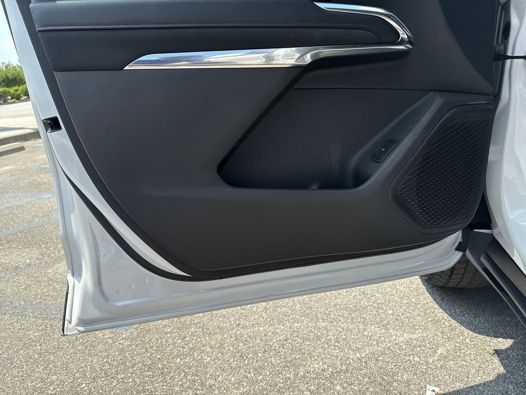 Used 2025 Chevrolet Traverse Z71 w/ LPO, Floor Liner Package AWD/4WD image 17