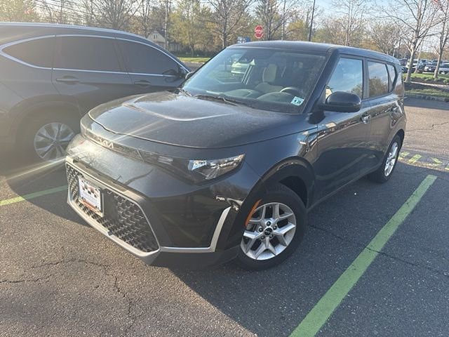 Used 2023 Kia Soul LX w/ LX Technology Package image 2