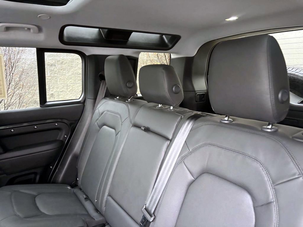 Used 2025 Land Rover Defender 110 S image 53