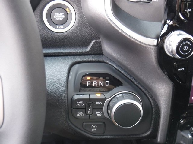 New 2026 RAM 1500 4x4 Crew Cab image 21